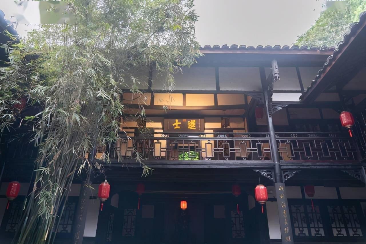 “这4种”特色小吃,当地人都不吃了,外地人还傻乎乎的排队买呢